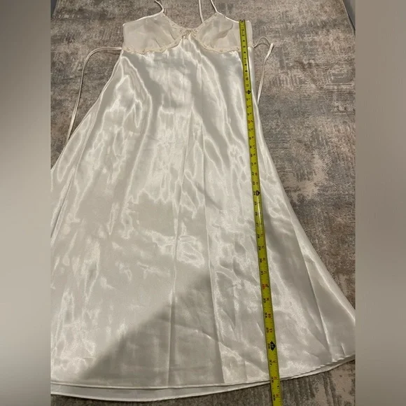 VTG Delicates White Peignoir Set Pearl & Lace Details Medium Bridal Nightgown - Picture 11 of 12